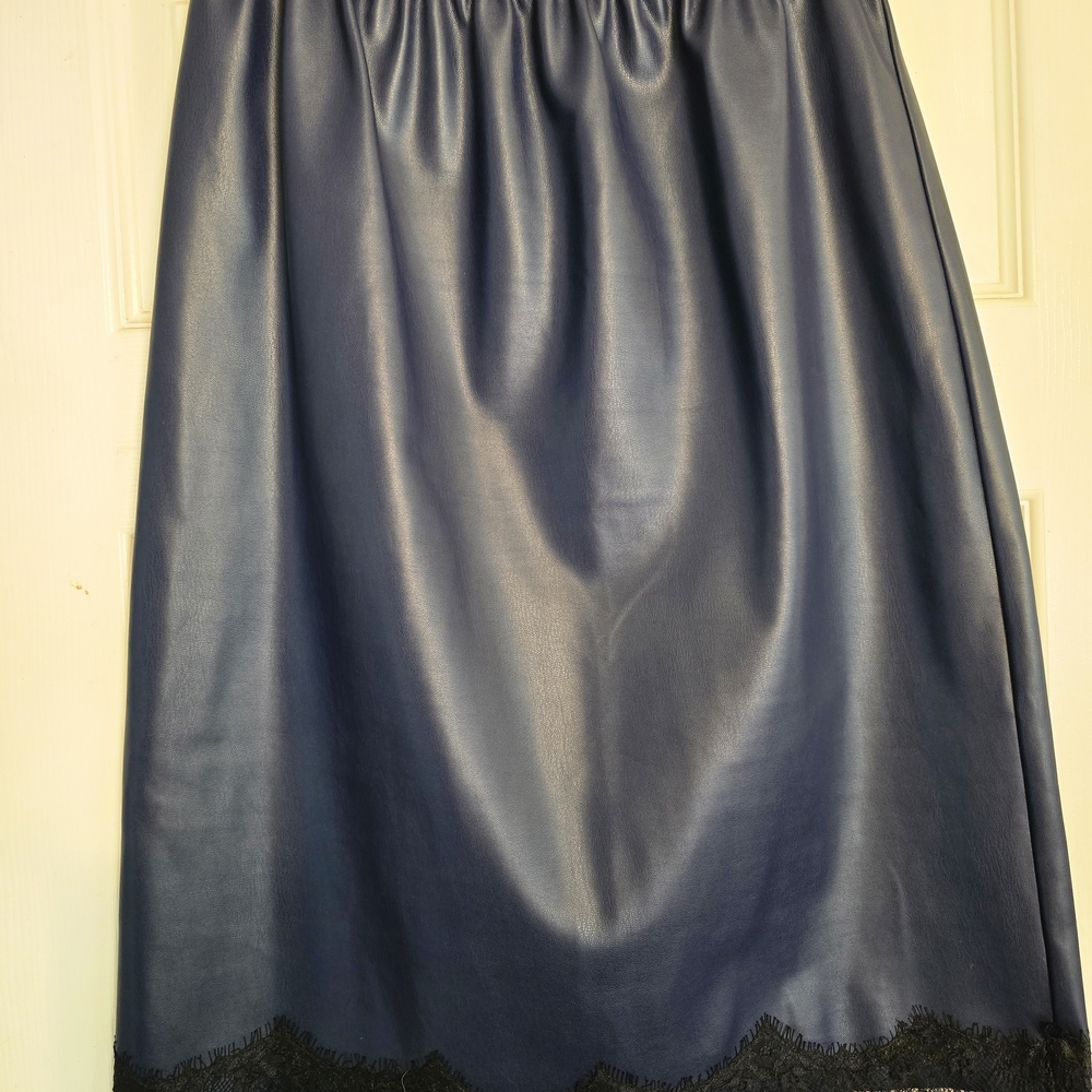Elegant Navy Blue Faux Leather Skirt with Black Lace Trim - Made In Italy